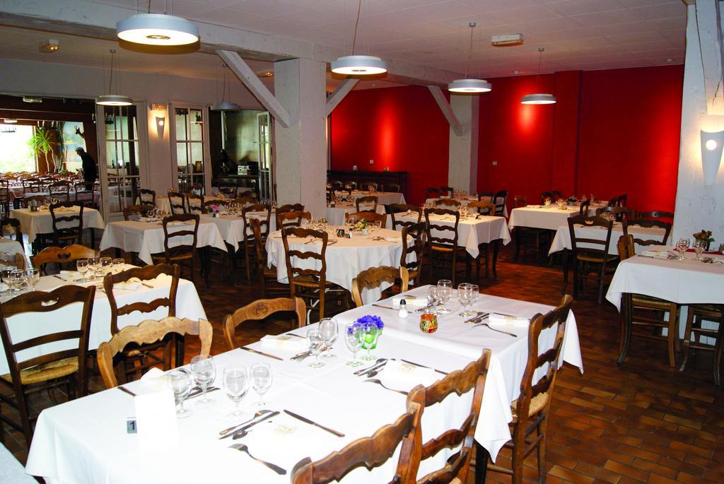Hotel Restaurant De La Place Montmort-Lucy
