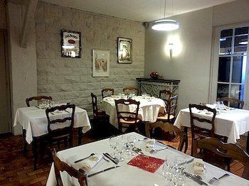 Restaurant De La Place Hotel 2*